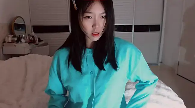 Snapshot of -Lucky_Girl chatting on 02/13/25, 02:12 -Lucky Girl online show from 02/13/25, 02:12