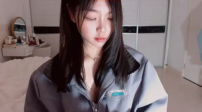 Snapshot of -Lucky_Girl chatting on 02/13/25, 02:52 -Lucky Girl online show from 02/13/25, 02:52