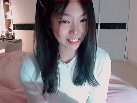 Snapshot of -Lucky_Girl chatting on 02/17/25, 12:27 -Lucky Girl online show from 02/17/25, 12:27