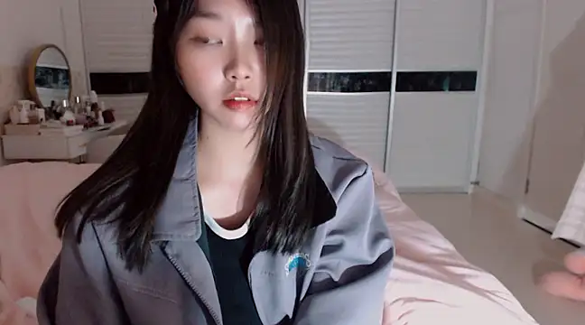 Snapshot of -Lucky_Girl chatting on 02/19/25, 02:55 -Lucky Girl online show from 02/19/25, 02:55