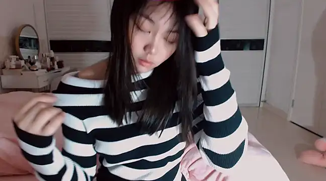 Snapshot of -Lucky_Girl chatting on 02/19/25, 11:14 -Lucky Girl online show from 02/19/25, 11:14