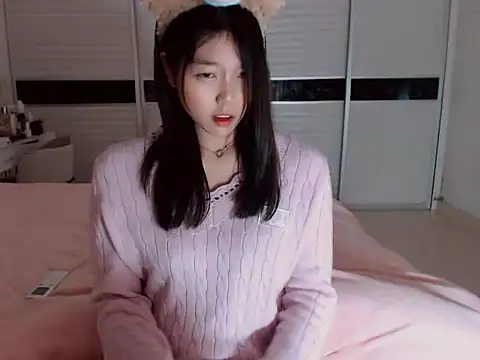 Snapshot of -Lucky_Girl chatting on 02/20/25, 02:18 -Lucky Girl online show from 02/20/25, 02:18