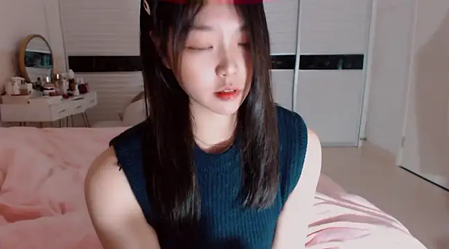 Snapshot of -Lucky_Girl chatting on 02/20/25, 11:42 -Lucky Girl online show from 02/20/25, 11:42