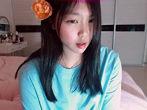 Snapshot of -Lucky_Girl chatting on 02/21/25, 02:50 -Lucky Girl online show from 02/21/25, 02:50