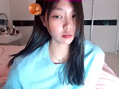 Snapshot of -Lucky_Girl chatting on 02/21/25, 11:22 -Lucky Girl online show from 02/21/25, 11:22