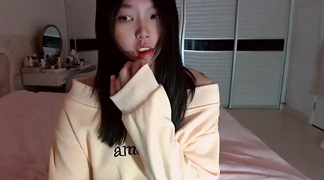 Snapshot of -Lucky_Girl chatting on 02/26/25, 01:53 -Lucky Girl online show from 02/26/25, 01:53