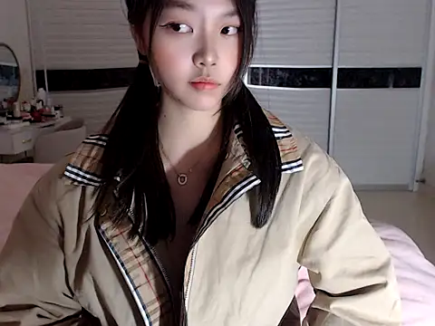 Snapshot of -Lucky_Girl chatting on 02/26/25, 12:14 -Lucky Girl online show from 02/26/25, 12:14