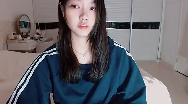 Snapshot of -Lucky_Girl chatting on 03/02/25, 01:04 -Lucky Girl online show from 03/02/25, 01:04