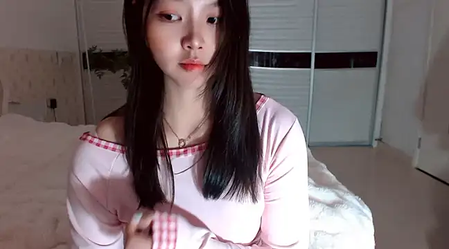 Snapshot of -Lucky_Girl chatting on 03/03/25, 01:53 -Lucky Girl online show from 03/03/25, 01:53