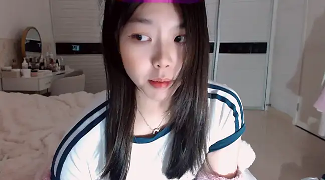 Snapshot of -Lucky_Girl chatting on 03/05/25, 12:00 -Lucky Girl online show from 03/05/25, 12:00