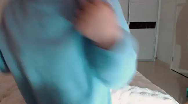 Snapshot of -Lucky_Girl chatting on 03/06/25, 12:43 -Lucky Girl online show from 03/06/25, 12:43