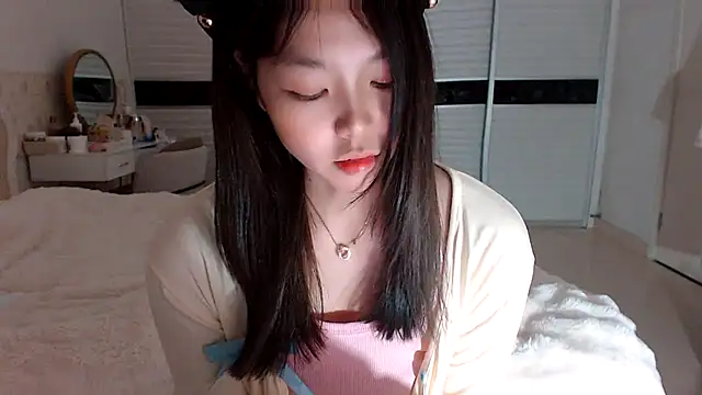 Snapshot of -Lucky_Girl chatting on 03/07/25, 12:12 -Lucky Girl online show from 03/07/25, 12:12