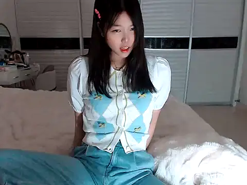 Snapshot of -Lucky_Girl chatting on 03/11/25, 12:06 -Lucky Girl online show from 03/11/25, 12:06