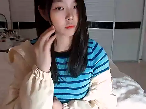 Snapshot of -Lucky_Girl chatting on 03/13/25, 12:16 -Lucky Girl online show from 03/13/25, 12:16