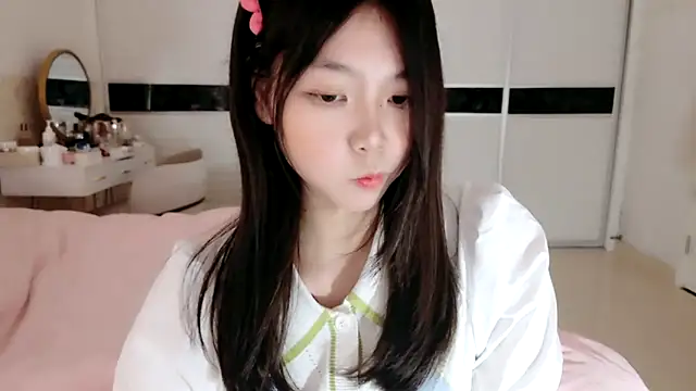 Snapshot of -Lucky_Girl chatting on 03/14/25, 12:40 -Lucky Girl online show from 03/14/25, 12:40