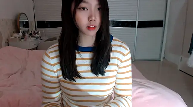 Snapshot of -Lucky_Girl chatting on 03/20/25, 01:13 -Lucky Girl online show from 03/20/25, 01:13