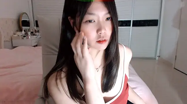 Snapshot of -Lucky_Girl chatting on 03/20/25, 10:54 -Lucky Girl online show from 03/20/25, 10:54