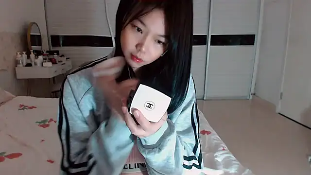 Snapshot of -Lucky_Girl chatting on 09/09/25, 01:16 -Lucky Girl online show from 09/09/25, 01:16