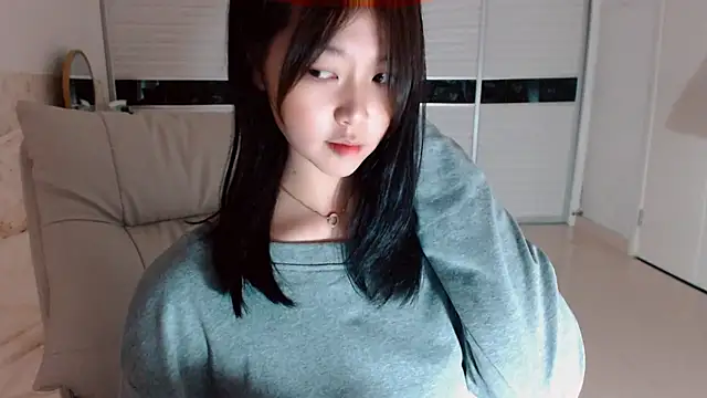 Snapshot of -Lucky_Girl chatting on 09/12/25, 02:17 -Lucky Girl online show from 09/12/25, 02:17