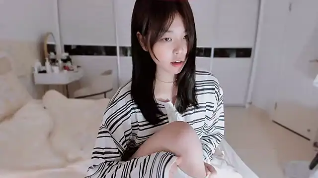 Snapshot of -Lucky_Girl chatting on 09/13/25, 02:06 -Lucky Girl online show from 09/13/25, 02:06