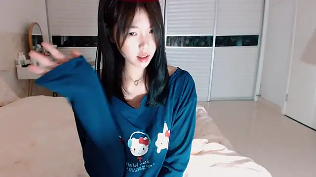 Snapshot of -Lucky_Girl chatting on 09/14/25, 02:44 -Lucky Girl online show from 09/14/25, 02:44