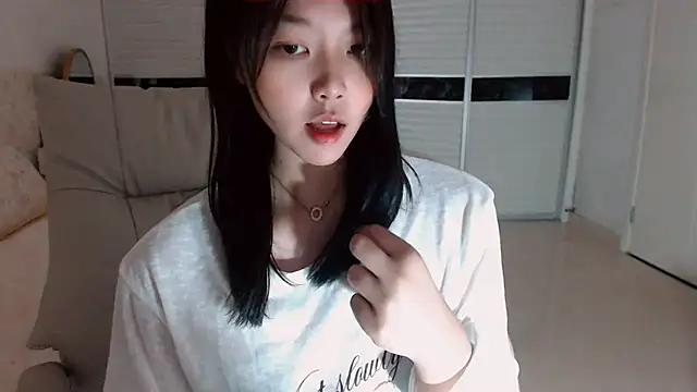 Snapshot of -Lucky_Girl chatting on 09/17/25, 11:45 -Lucky Girl online show from 09/17/25, 11:45