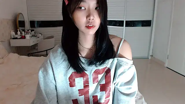 Snapshot of -Lucky_Girl chatting on 09/18/25, 01:51 -Lucky Girl online show from 09/18/25, 01:51