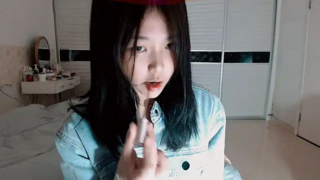 Snapshot of -Lucky_Girl chatting on 09/29/25, 12:10 -Lucky Girl online show from 09/29/25, 12:10