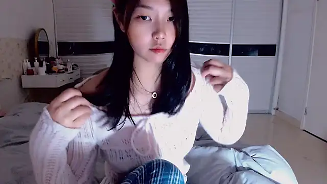 Snapshot of -Lucky_Girl chatting on 10/01/25, 01:50 -Lucky Girl online show from 10/01/25, 01:50