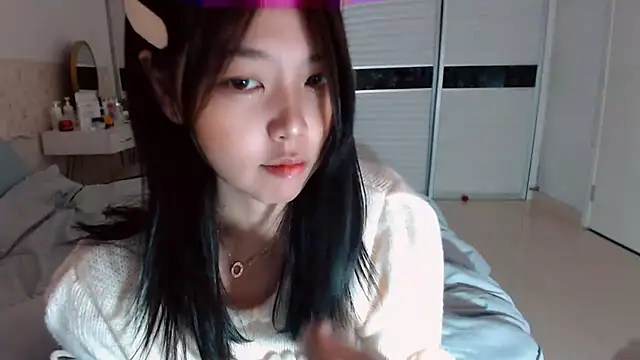 Snapshot of -Lucky_Girl chatting on 10/14/25, 02:23 -Lucky Girl online show from 10/14/25, 02:23