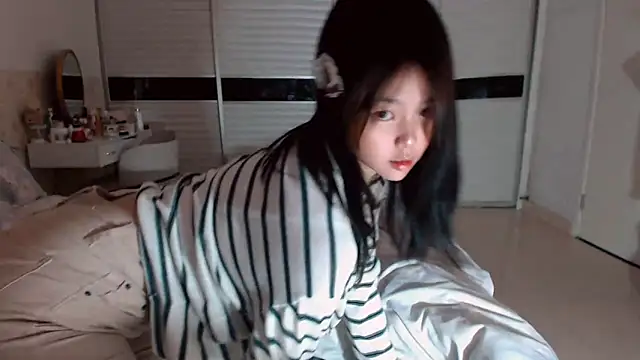 Snapshot of -Lucky_Girl chatting on 11/10/25, 01:48 -Lucky Girl online show from 11/10/25, 01:48