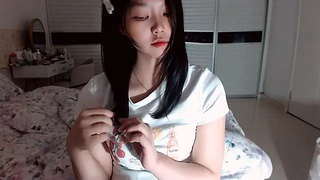 Snapshot of -Lucky_Girl chatting on 11/23/25, 02:06 -Lucky Girl online show from 11/23/25, 02:06