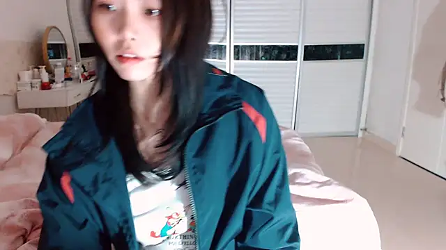 Snapshot of -Lucky_Girl chatting on 11/30/25, 10:52 -Lucky Girl online show from 11/30/25, 10:52