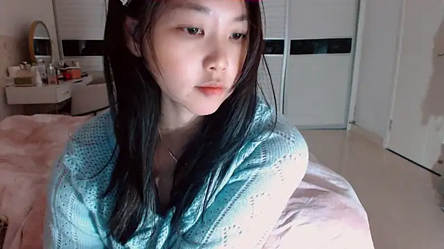 Snapshot of -Lucky_Girl chatting on 12/23/25, 05:49 -Lucky Girl online show from 12/23/25, 05:49