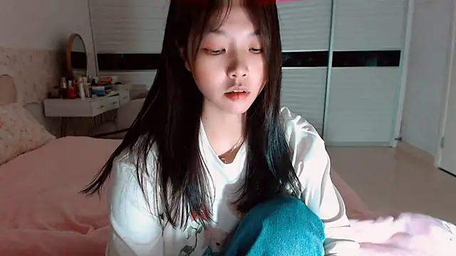 -Lucky Girl online show from 04/12/26, 01:38