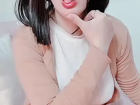 Snapshot of Bella_Babi chatting on 02/04/25, 04:37 Bella Babi online show from 02/04/25, 04:37