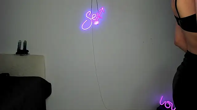 Snapshot of Bitch_Coin chatting on 11/10/25, 04:28 Bitch Coin online show from 11/10/25, 04:28