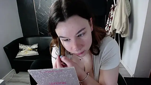 littleviki7 online show from 05/12/26, 05:04