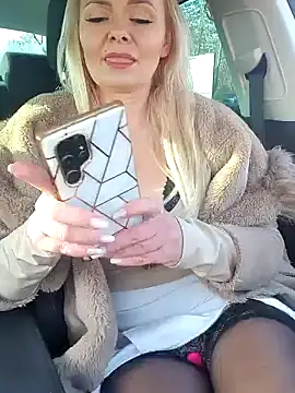 Snapshot of GjuliaX chatting on 02/09/25, 09:05 GjuliaX online show from 02/09/25, 09:05