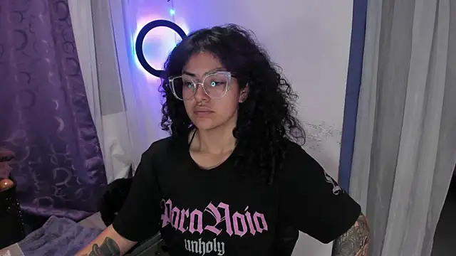 Snapshot of witchviolet chatting on 01/05/25, 03:22 witchviolet online show from 01/05/25, 03:22