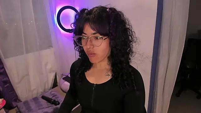 Snapshot of witchviolet chatting on 01/06/25, 11:09 witchviolet online show from 01/06/25, 11:09