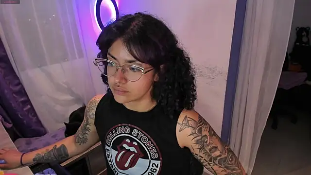 Snapshot of witchviolet chatting on 01/09/25, 11:13 witchviolet online show from 01/09/25, 11:13