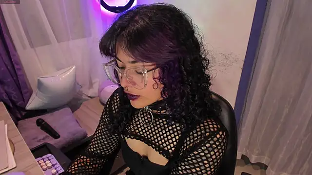 Snapshot of witchviolet chatting on 01/16/25, 11:59 witchviolet online show from 01/16/25, 11:59