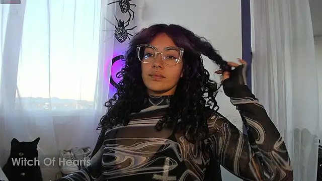 Snapshot of witchviolet chatting on 01/21/25, 10:51 witchviolet online show from 01/21/25, 10:51