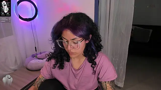 Snapshot of witchviolet chatting on 01/24/25, 12:52 witchviolet online show from 01/24/25, 12:52