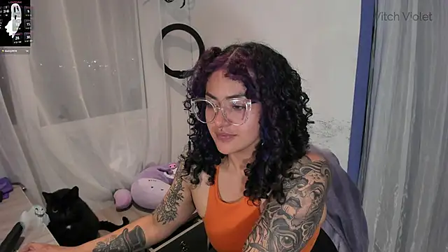 Snapshot of witchviolet chatting on 01/31/25, 02:26 witchviolet online show from 01/31/25, 02:26