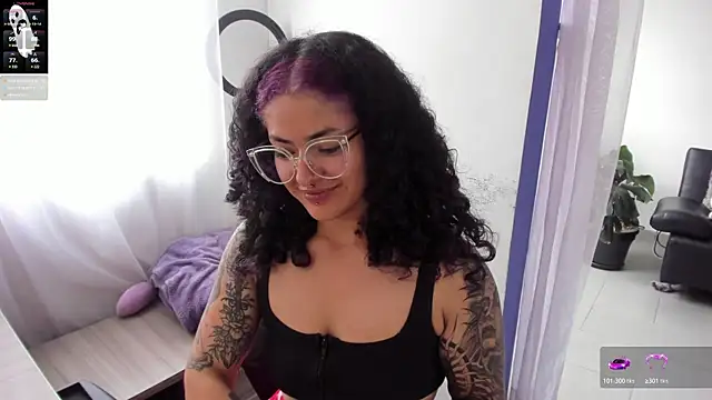 Snapshot of witchviolet chatting on 02/01/25, 07:02 witchviolet online show from 02/01/25, 07:02