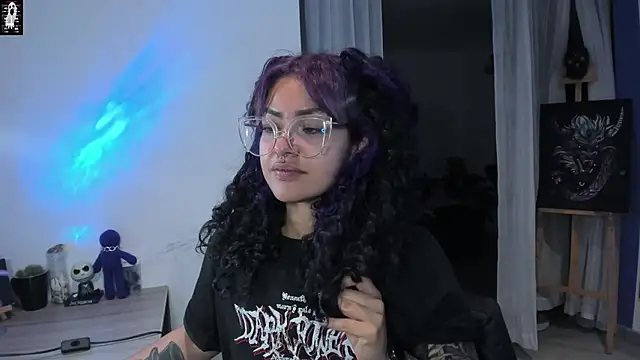 Snapshot of witchviolet chatting on 02/21/25, 03:01 witchviolet online show from 02/21/25, 03:01