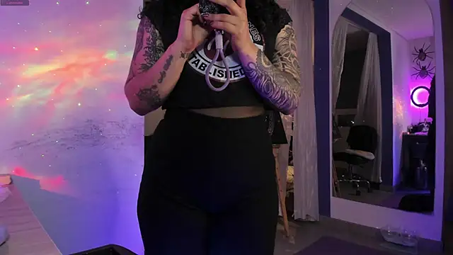 Snapshot of witchviolet chatting on 02/27/25, 11:37 witchviolet online show from 02/27/25, 11:37