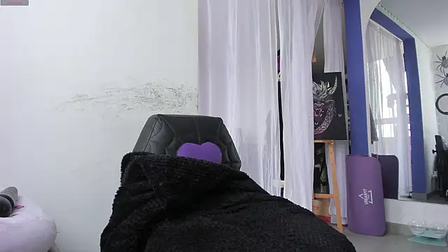 Snapshot of witchviolet chatting on 03/09/25, 05:39 witchviolet online show from 03/09/25, 05:39